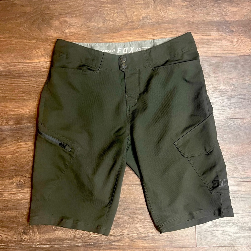 Men’s mountain biking shorts/excellent condition